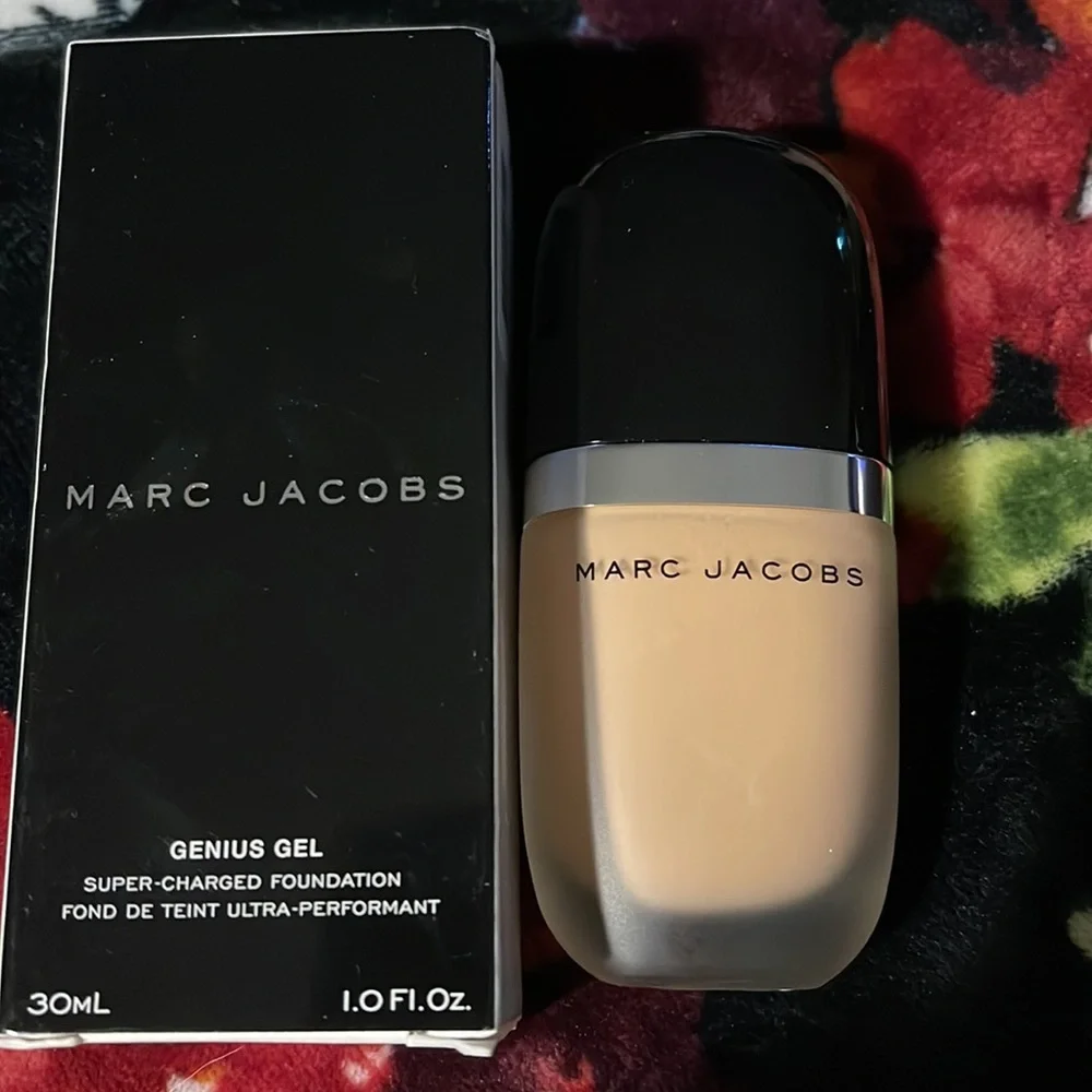 Marc Jacobs 62 Fawn Light Genius Gel Super-Charged Foundation